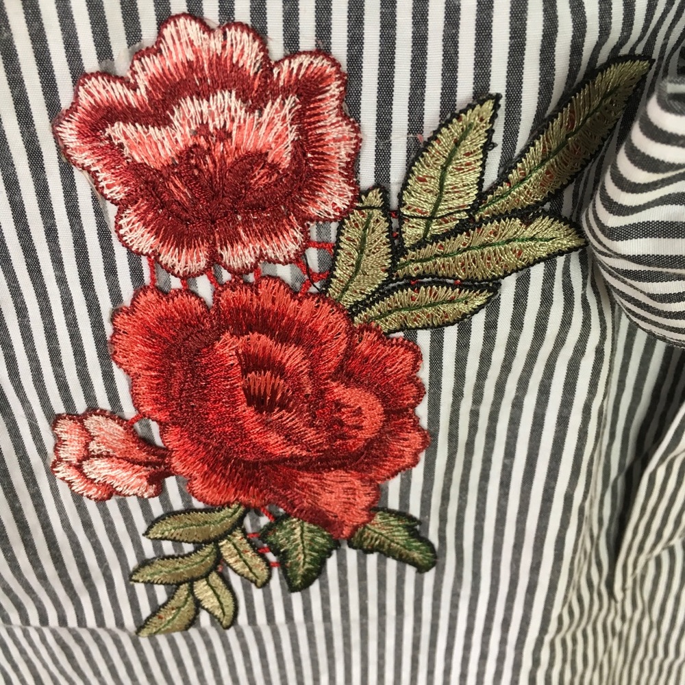 NWOT Miss Lili embroidered cotton sleeveless top. - Picture 2 of 8
